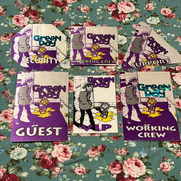 GREEN DAY! VIP Backstage pass from the early 90’s. Purple lot _ 6 total patches. - Picture 8 of 8